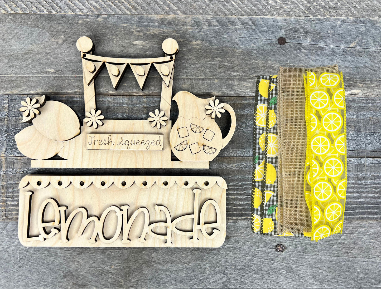 Lemonade Insert for the Jackie Interchangeable 12" Round Hanging Sign